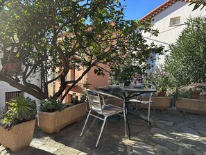 Outdoor dining - Studio with garden near the beach - Banyuls-sur-Mer (Banyuls-sur-Mer)