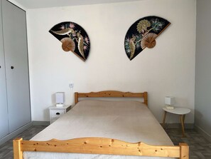 Room - Charming studio with balcony in Balaruc-les-Bains (Balaruc-les-Bains)