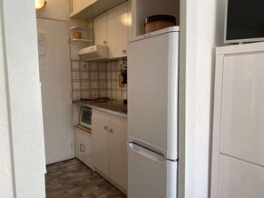 Fridge, microwave, oven, stovetop - Studio with air conditioning in Balaruc-les-Bains (Balaruc-les-Bains)