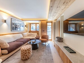 TV, fireplace - Luxury apartment with fireplace, terrace, and relaxation access (Val-d'Isère)