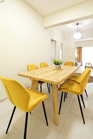 Dining - Modern Comfort Meets Bohemian Vibes in Exarcheia (Athina)