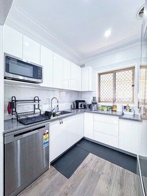 Fridge, microwave, oven, stovetop - Spacious 5BR Family Home / 2 Free Parking / Walk to Train & Shops (Revesby)