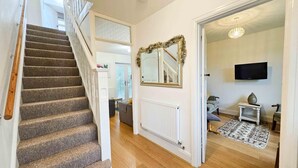 Property entrance - Brynview - 3 Bedroom Holiday Home - Reynoldston (Swansea)