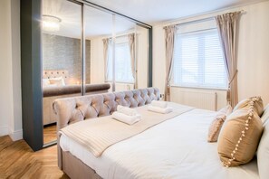 6 bedrooms, iron/ironing board, bed sheets - Ty Whiteford - 6 Bed Holiday Home - Llanrhidian (Swansea)