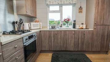 Dishwasher, cookware/dishes/utensils