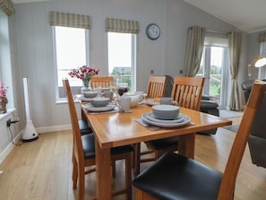 Dining - Holly Lodge (Holywell)