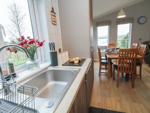 Dishwasher, cookware/dishes/utensils - Holly Lodge (Holywell)