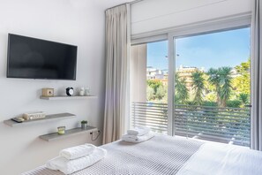 Iron/ironing board, WiFi, bed sheets - New 2 Bedrooms, 2 Bath Apt in Central Glyfada, Fast WiFi, 10Min Walk to Beach (Glyfada)