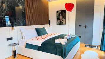 Deluxe Studio Suite, City View | In-room safe, iron/ironing board, free WiFi