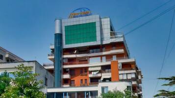 Deluxe Studio Suite, City View | Exterior