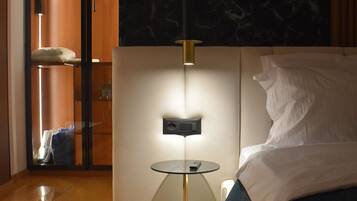 Deluxe Studio Suite, City View | In-room safe, iron/ironing board, free WiFi