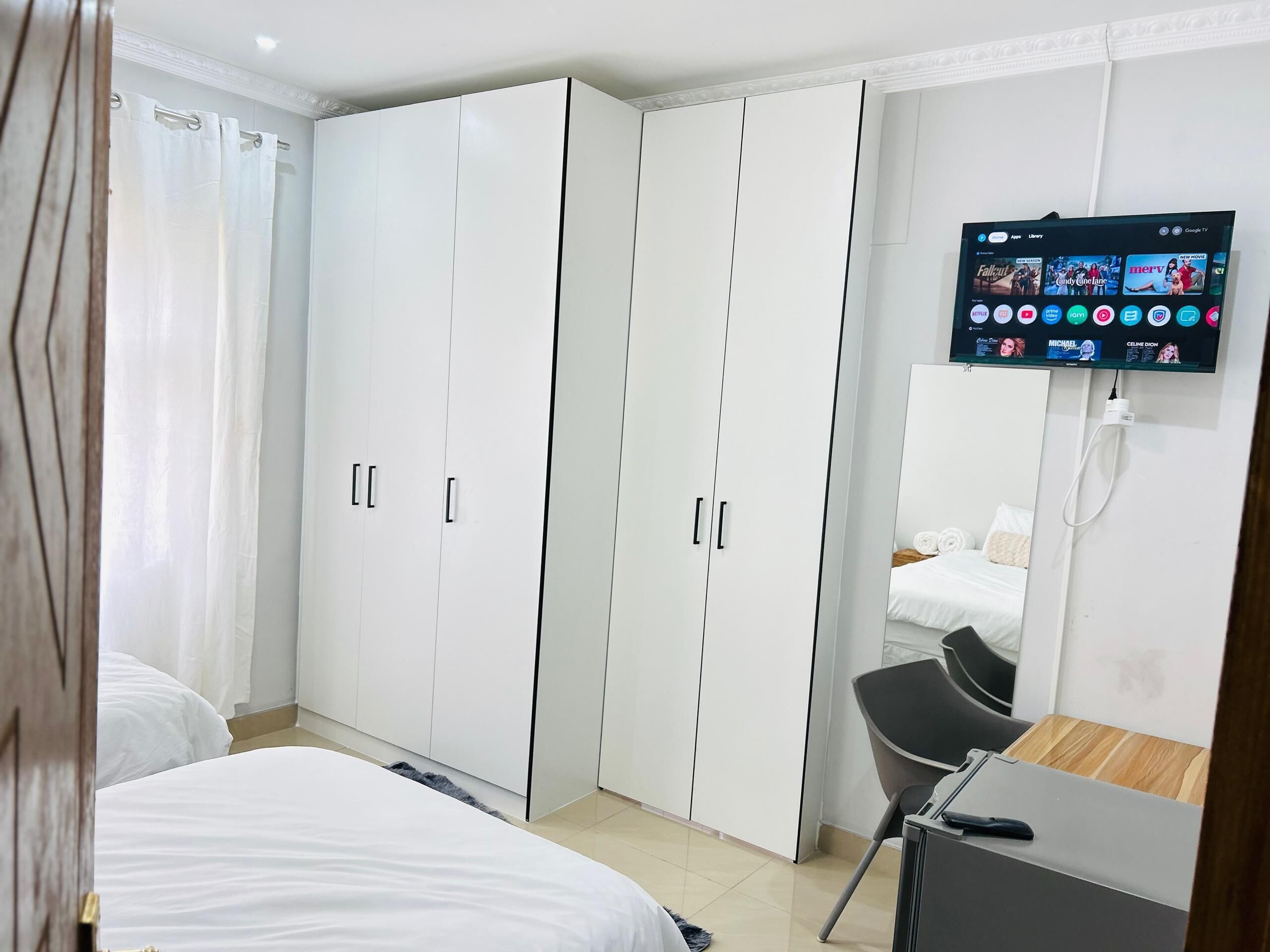 Comfort-Einzelzimmer | Zimmersafe, Schreibtisch, laptopgeeigneter Arbeitsplatz