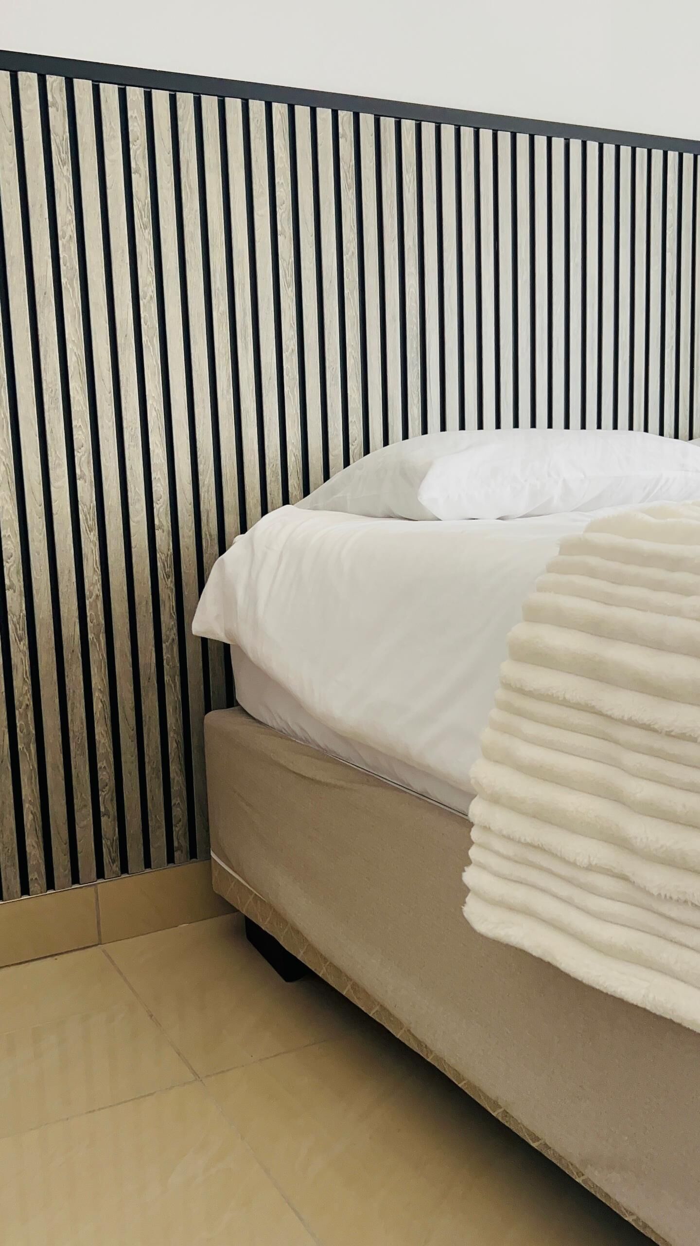 Zimmersafe, Schreibtisch, laptopgeeigneter Arbeitsplatz