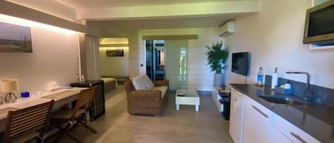 Apartment, City View | Living area