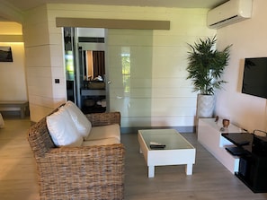 Apartment, City View | Living area