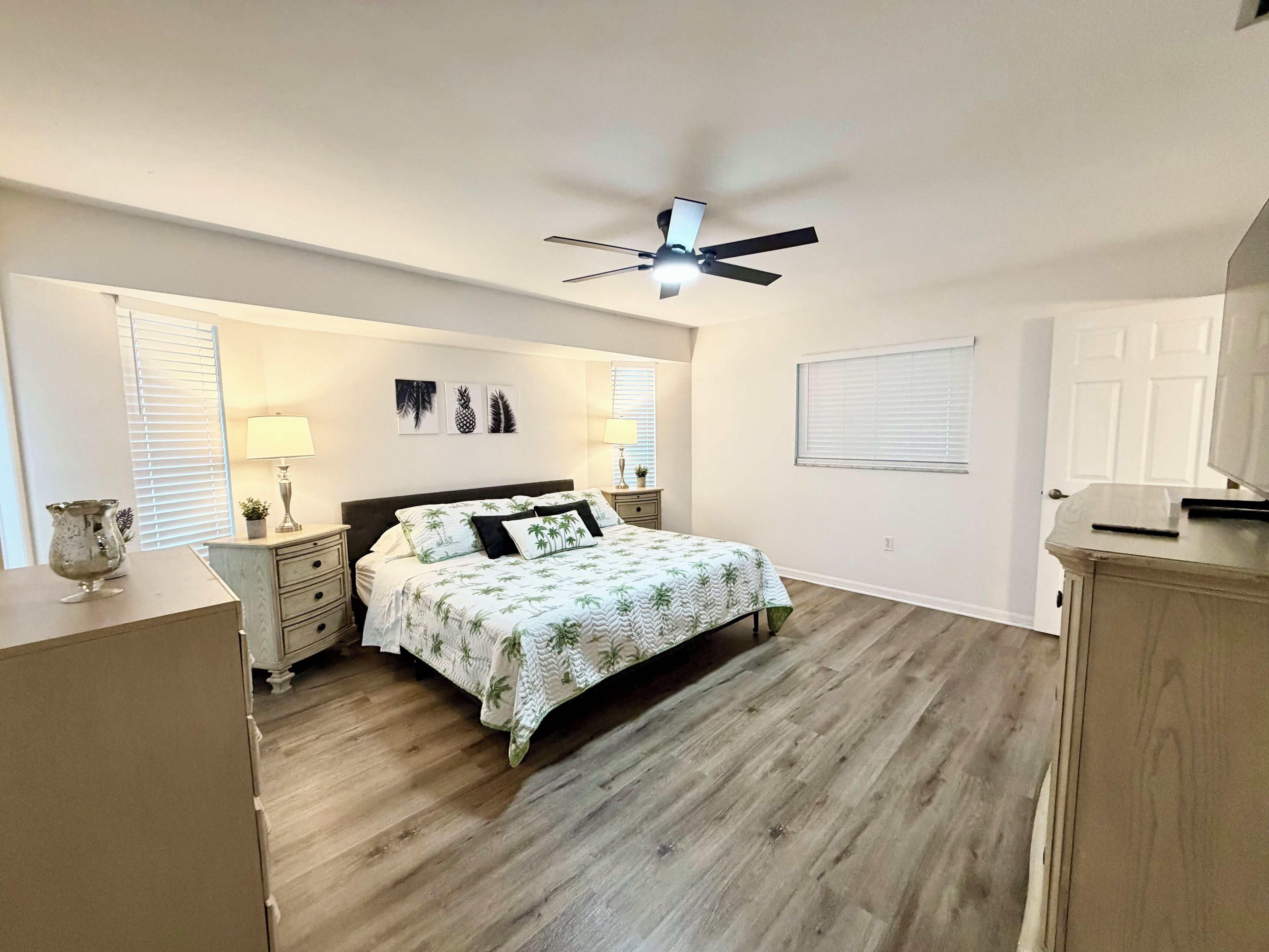 3 bedrooms, desk, free WiFi, bed sheets