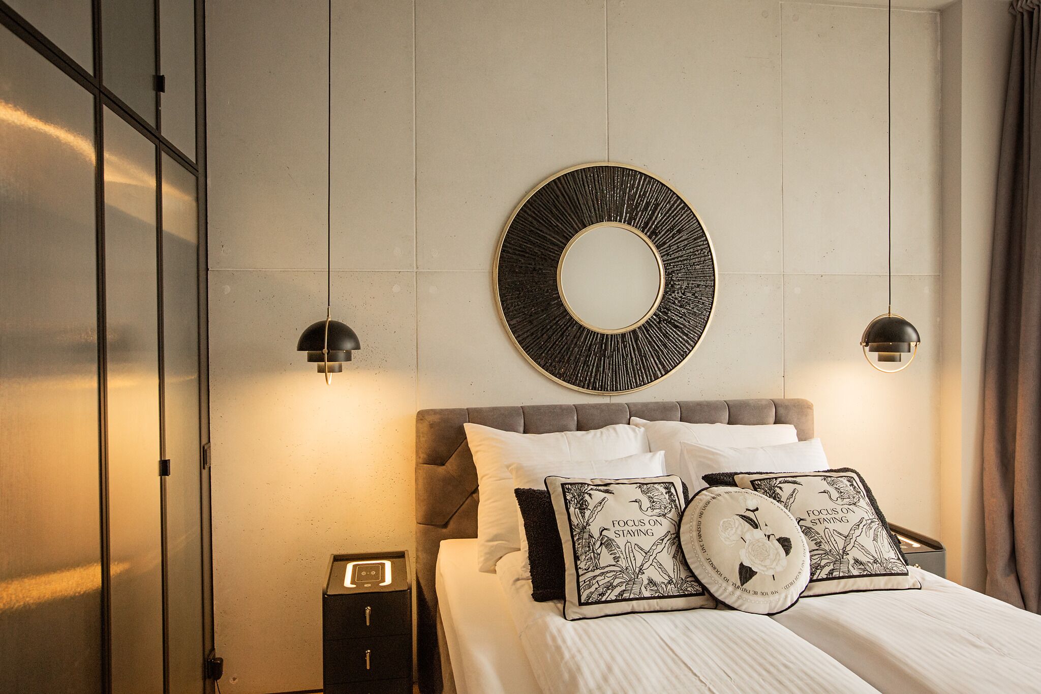 2 Schlafzimmer, Zimmersafe, Schreibtisch, Bügeleisen/Bügelbrett