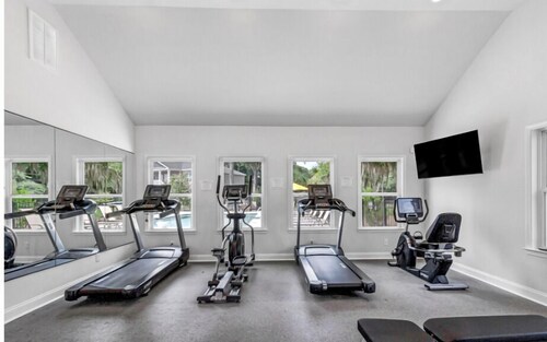 Sleek Apartment With Fitness Center