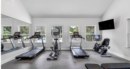 Sleek Apartment With Fitness Center