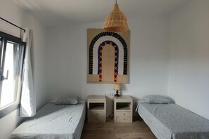 Ferros/tábuas de passar roupa, Wi-Fi, roupa de cama