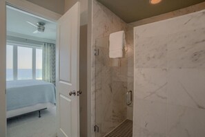 7 bedrooms, free WiFi, bed sheets - Luxury Beach Front Duplex With Private Pool  - East Side (Gulf Shores)