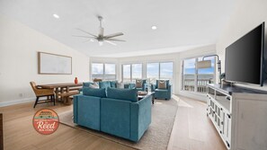 TV - Adorable Family Home With Amazing Beach Views (Gulf Shores)