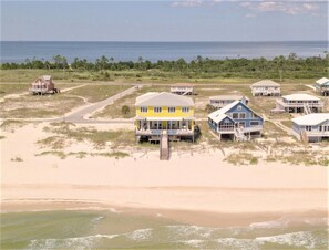On the beach - GULF FRONT 14 BDR, 14 BA, SL 38, 7600 SQ FT HOME W/PRIVATE POOLS- BANANA SPLIT (Gulf Shores)
