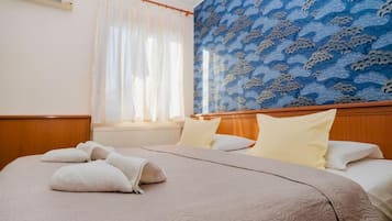 In-room safe, blackout curtains, free WiFi