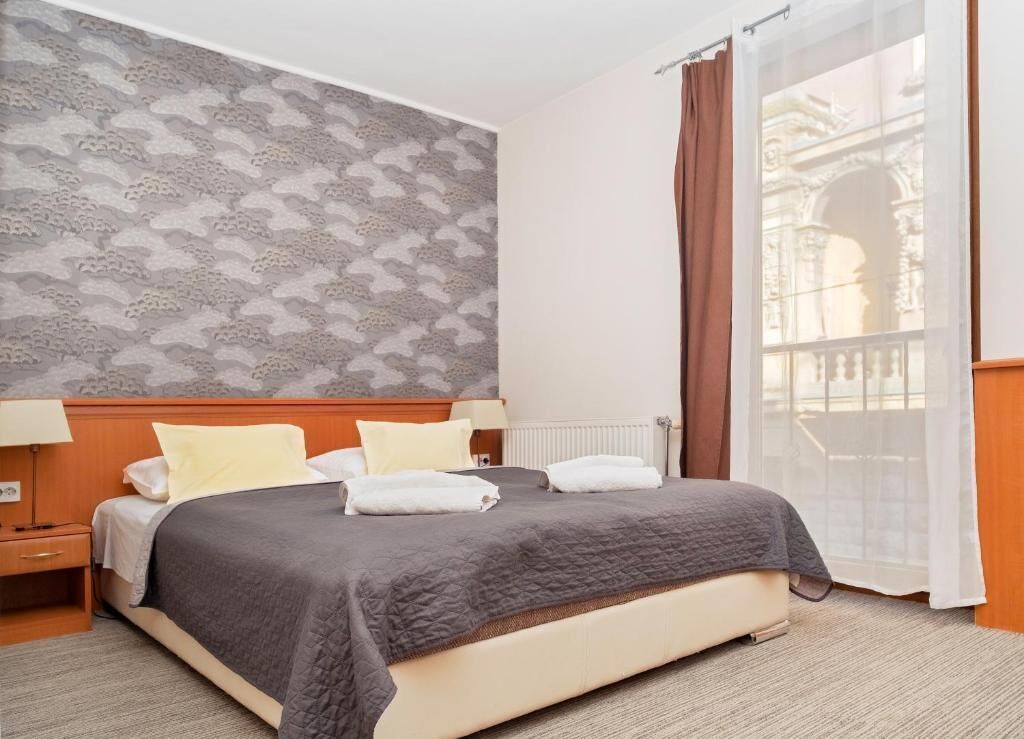 In-room safe, blackout curtains, free WiFi