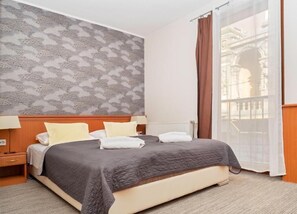 Cofres nos quartos, cortinas blackout, Wi-Fi de cortesia