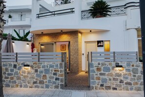 Exterior detail - Lambi city suite :Modern suite apartment close to the beach and the city centre (Kos)