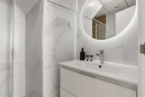 Shower, hair dryer, shampoo