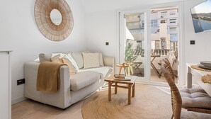 A modern living room with a sofa, a coffee table, and a large mirror. - Fuengirola Center Rooftop Terrace (Fuengirola)