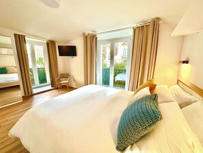 2 camere, una scrivania, Wi-Fi gratuito, lenzuola