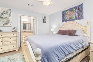 1 bedroom, iron/ironing board, Internet, bed sheets - Super fun condo with a one bedroom and sleeper sofa in living room, 4 pools. (Orange Beach)
