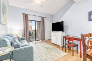 TV - Super fun condo with a one bedroom and sleeper sofa in living room, 4 pools. (Orange Beach)
