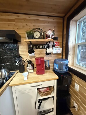 Private kitchen - COZY TINY HOME (Beresford)