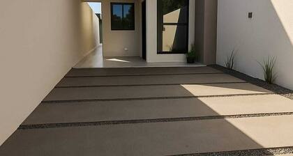 House near BR 277 and Perimetral - Easy access to Avenida das Cataratas and Paraguay.