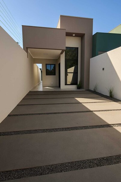 House near BR 277 and Perimetral - Easy access to Avenida das Cataratas and Paraguay.