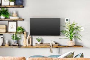 Interior - Furnished 3BR Home Near Downtown Lancaster - Monthly Stays (Lancaster)