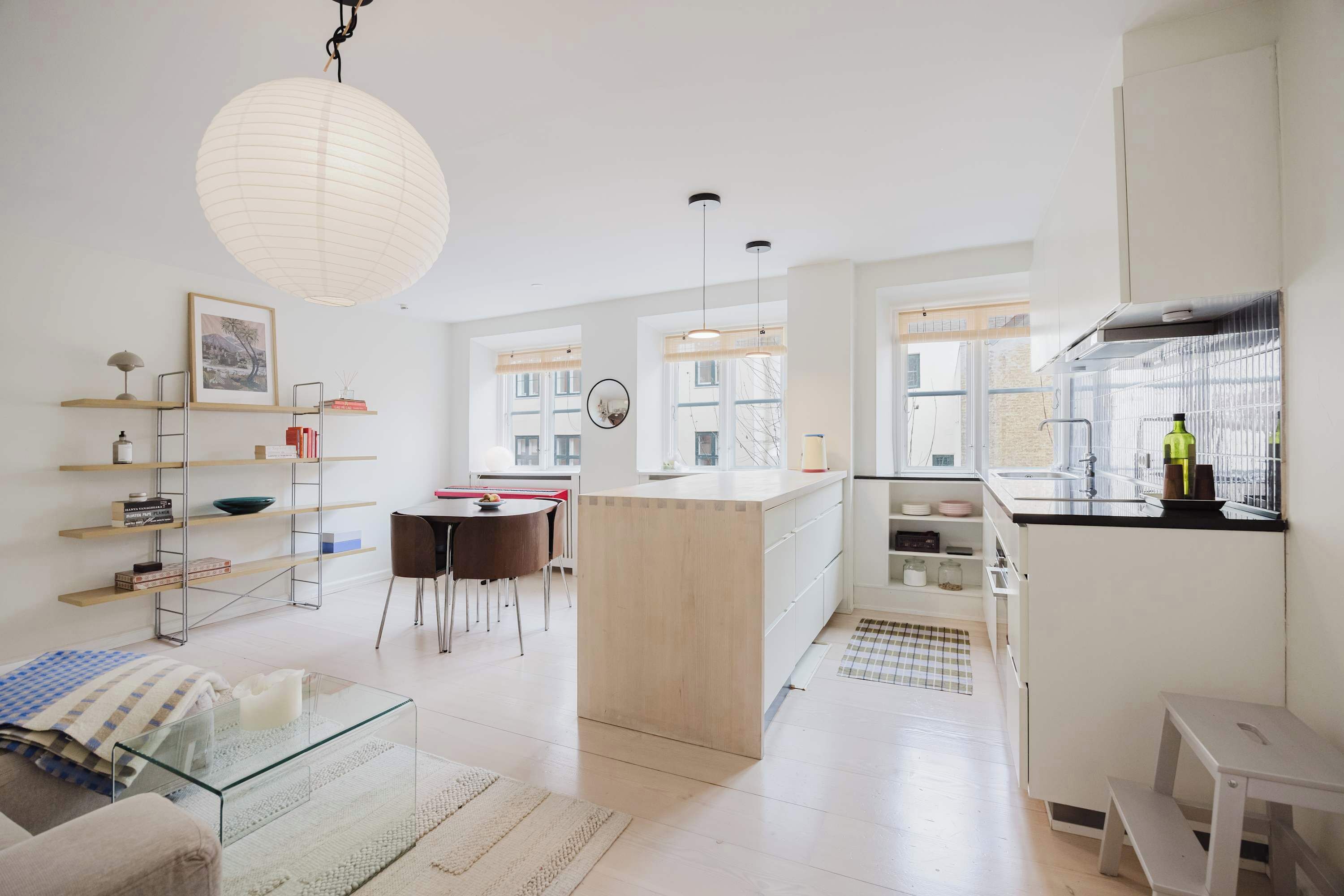 Réfrigérateur, micro-ondes, plaque de cuisson, lave-vaisselle