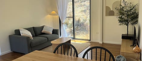 Smart-TV, DVD-Player, Stereoanlage