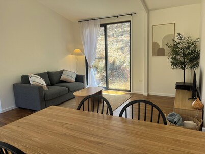 Peaceful bush retreat near the Barossa-Nature, horses, calm.