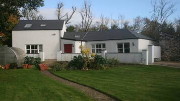 House, 3 Bedrooms, Patio, Garden View | Exterior