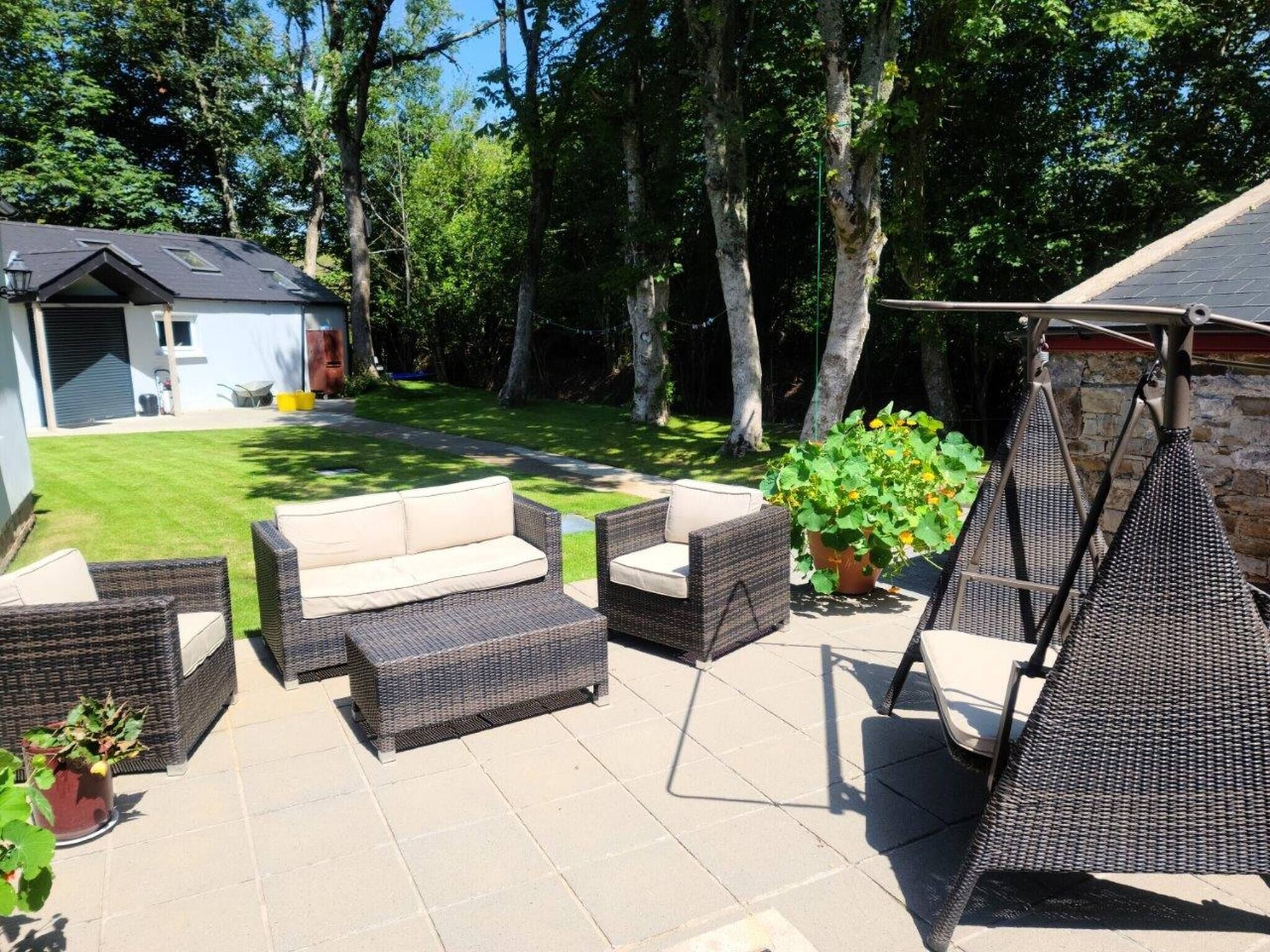 منزل - ٣ غرف نوم - برواق - منظر للحديقة | شرفة/رواق