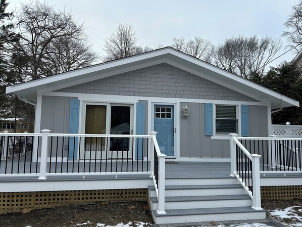Exterior detail - Cozy 2-bedroom cottage in tranquil Jamestown with AC (Jamestown)