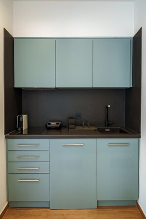 Tostadora y utensilios de cocina 