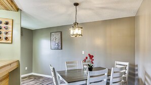 Apartment (2 Bedrooms) | Interior - 6 Mi to Dtwn Cincinnati: Dog-friendly Apt w/ Yard (Cincinnati)