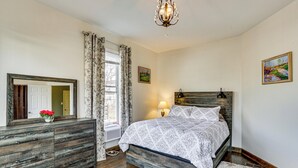 Apartment (2 Bedrooms) | Interior - 6 Mi to Dtwn Cincinnati: Dog-friendly Apt w/ Yard (Cincinnati)
