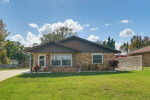 House (2 Bedrooms) | Interior - Lake Jackson Retreat w/ Lanai & Large Yard! (Sebring)